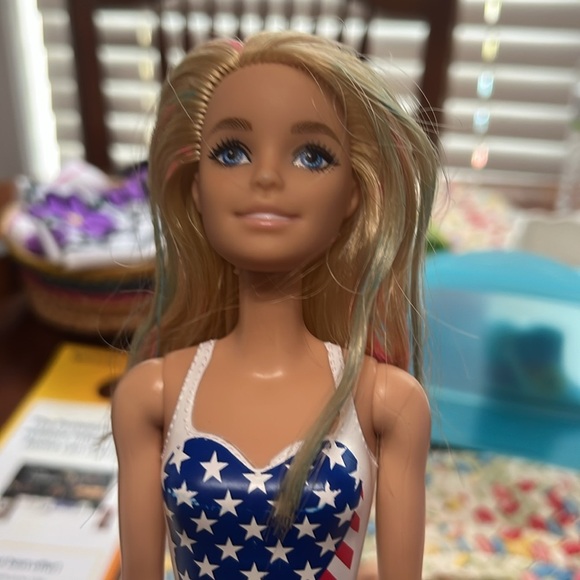 Set of 4 Barbies, in great condition - Picture 2 of 5